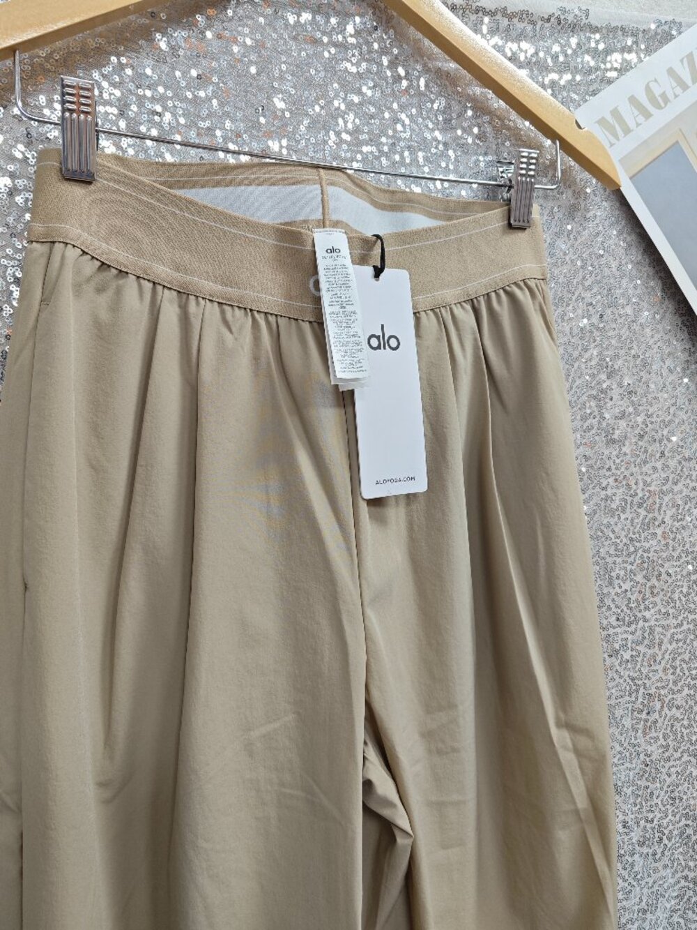 NWT ALO Yoga Suit Up Trouser 🍻 Gravel | Neutral Wide Leg Quiet Luxury Pants - Picture 6 of 8